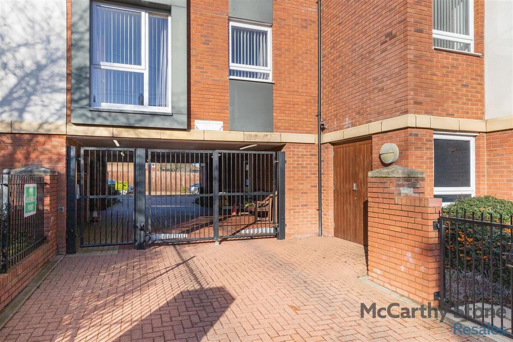 Additional image 15 of 2 bed flat for saleElliott Court, High Street North, Dunstable LU6