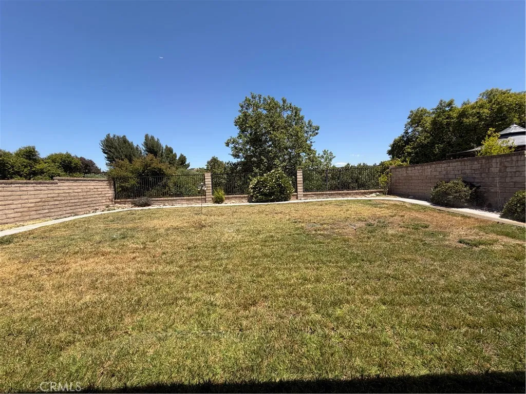 25420 Sheffield Ln, Saugus, CA 91350