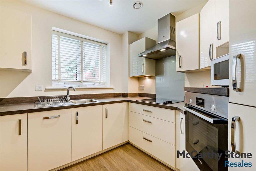 1 bed flat for saleShackleton Place, Bath Road, Devizes, Wiltshire SN10 photo 5