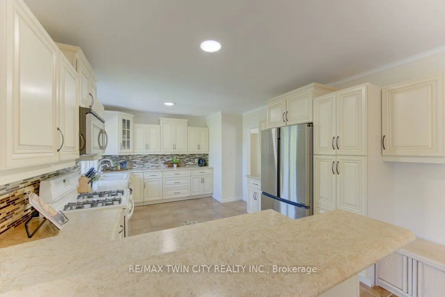 3429 Nafziger Road photo 5