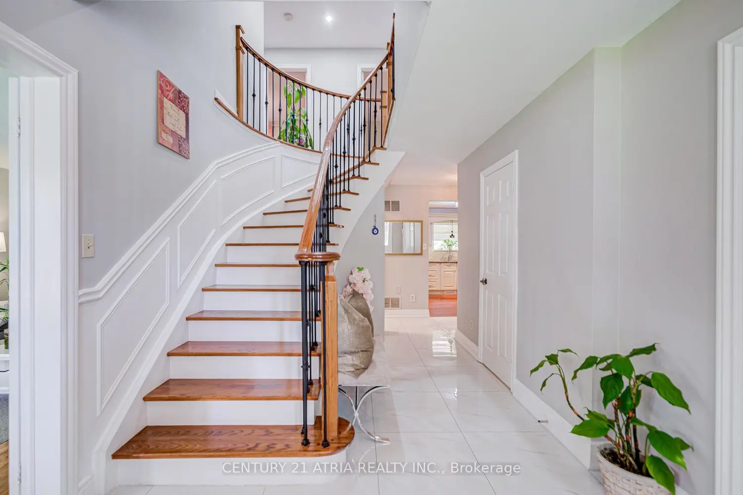 189 Louis Drive photo 5