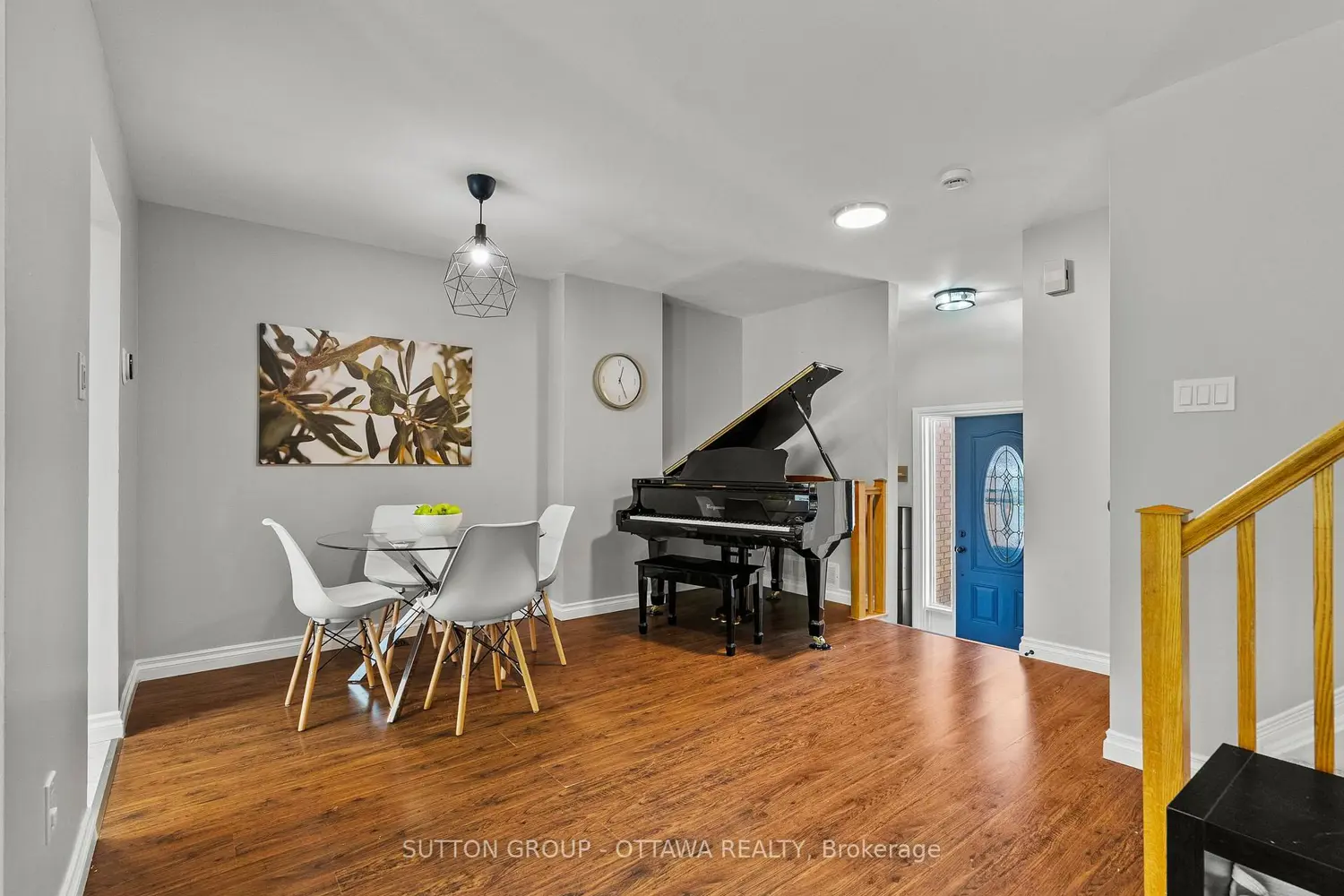 94 Piper Crescent photo 2