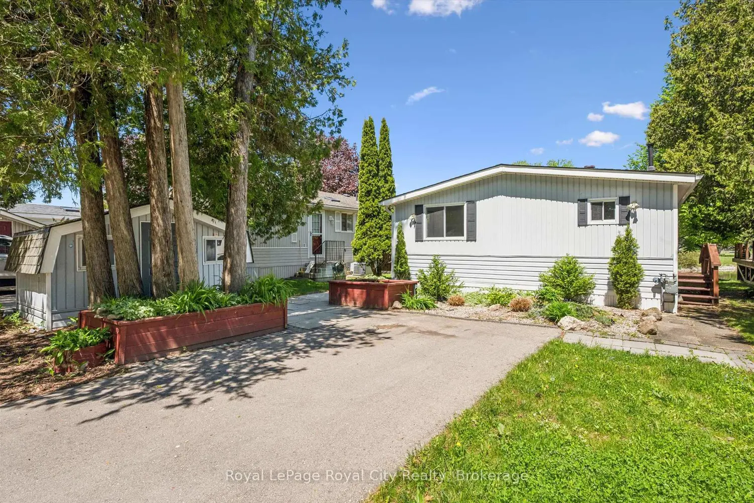 9 Bush Lane photo 3