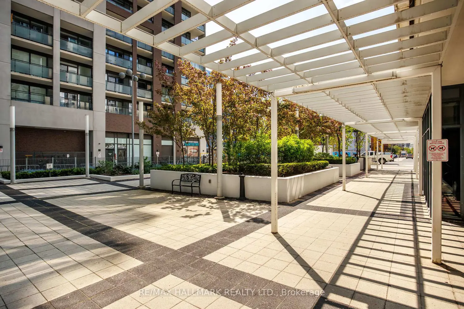 Additional image 18 of 400 Adelaide Street 819