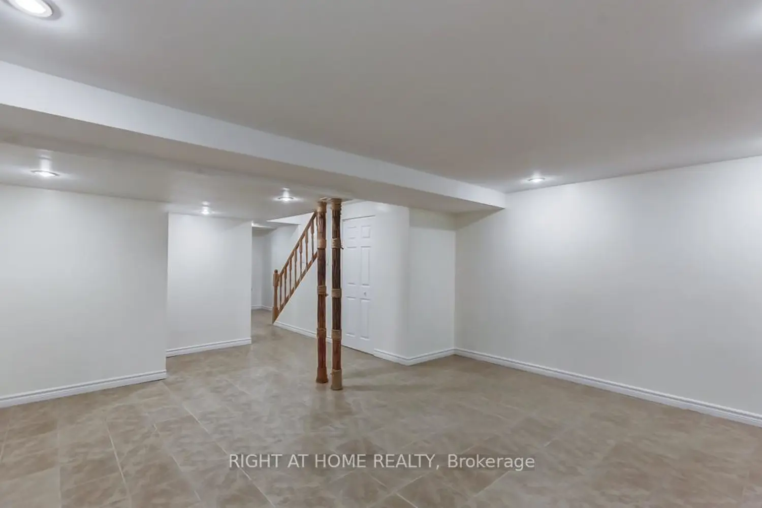 Additional image 16 of 402 Lausanne Crescent