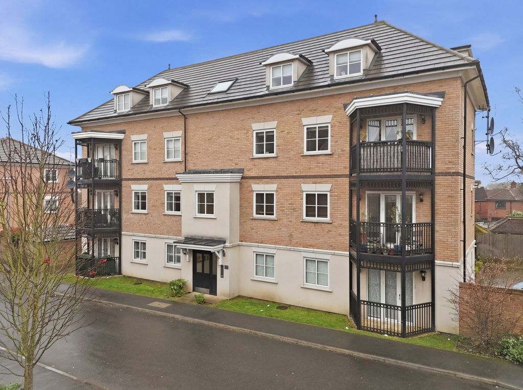 2 bed flat for saleBuckingham Road, Epping CM16