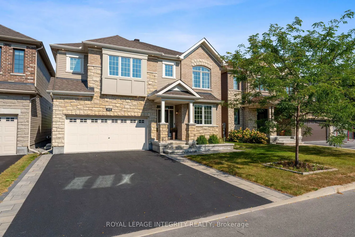 49 Hawks Landing Crescent