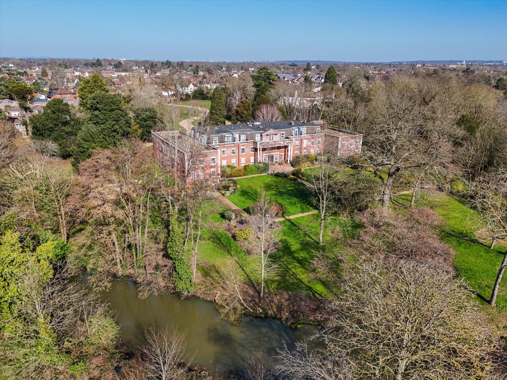 Additional image 2 of 3 bed flat for saleMolesey Park Road, East Molesey, Surrey KT8