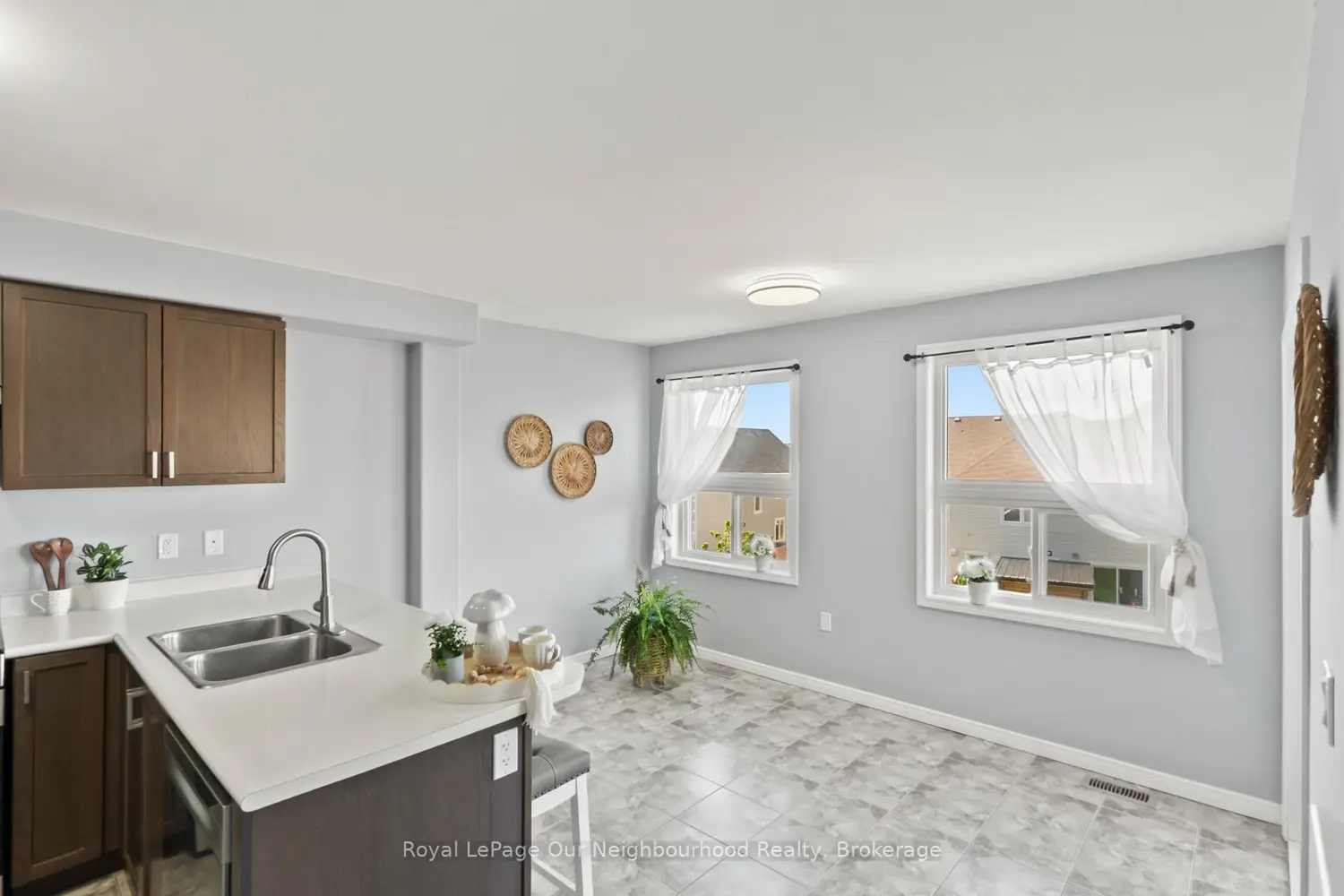 270 Louden Terrace photo 5