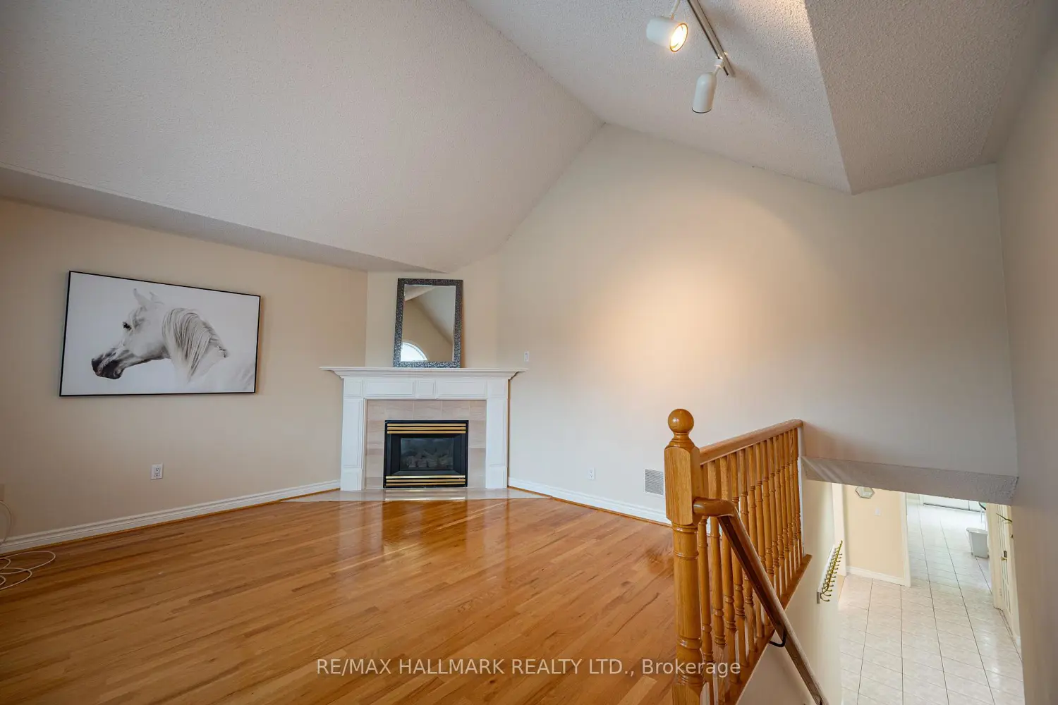 Additional image 12 of 93 Tillie Square