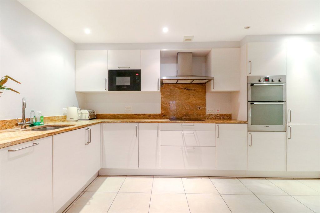 2 bed flat for saleSlades Hill, Enfield, Middlesex EN2 photo 4