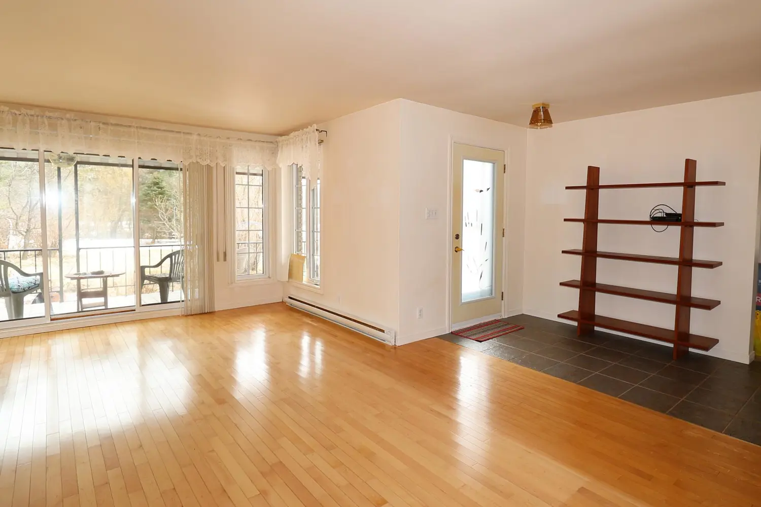2005 Riverside Drive photo 3