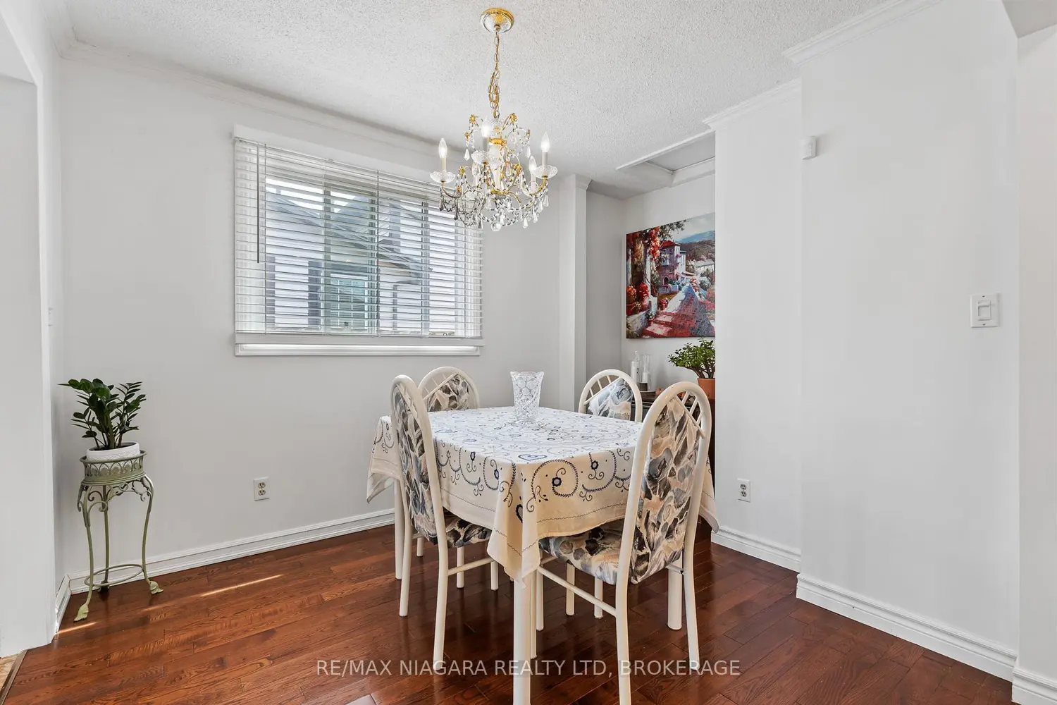 21 Allan Drive photo 5
