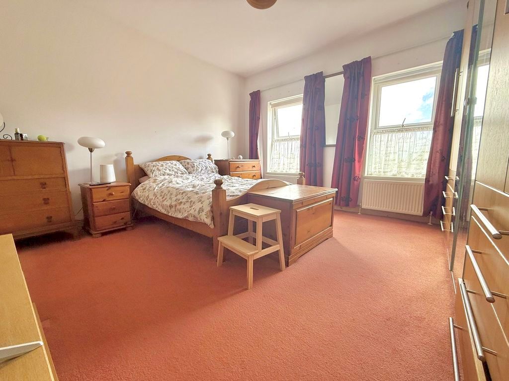 Additional image 11 of 4 bed semi-detached house for saleKirby Road, Dunstable LU6
