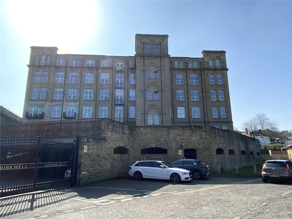 2 bed flat for saleBradford Road, Dewsbury WF13