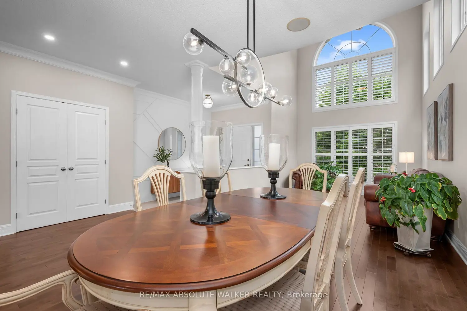 245 Lucinda Crescent photo 4