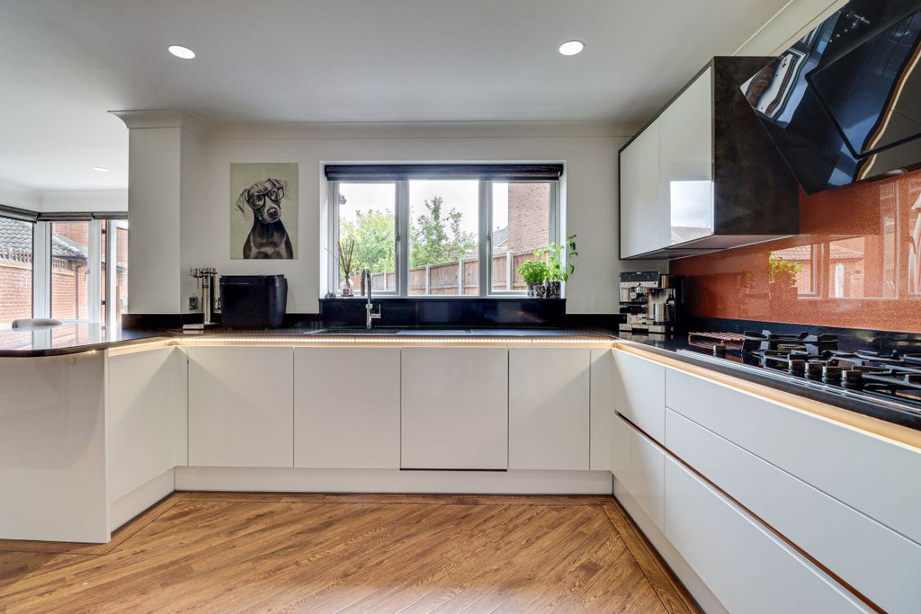 Additional image 3 of 4 bed detached house for saleBadgers Gate, Dunstable LU6