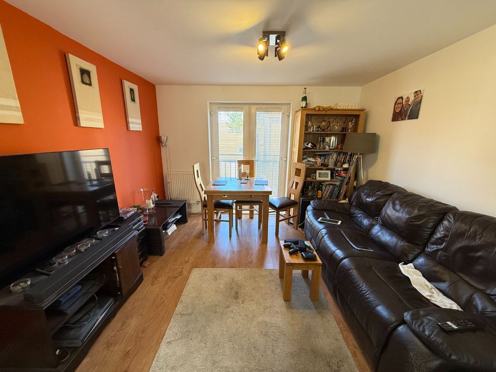 Additional image 3 of 2 bed flat for saleBank Avenue, Dunstable LU6