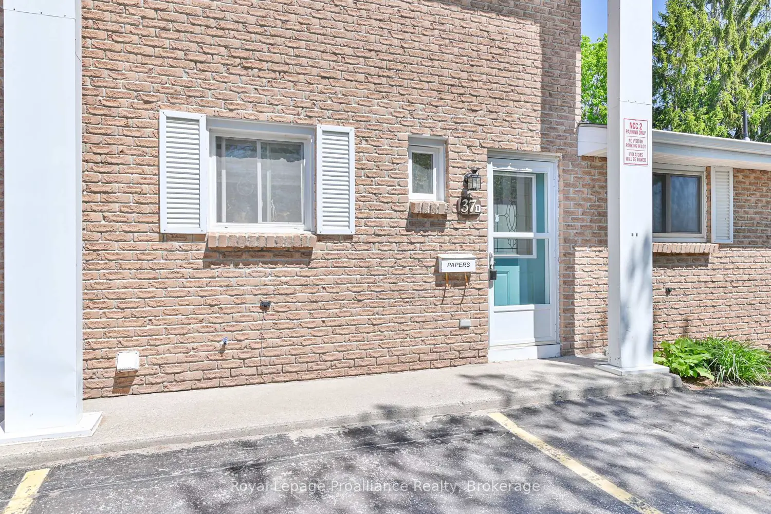 37 Young Street D photo 2