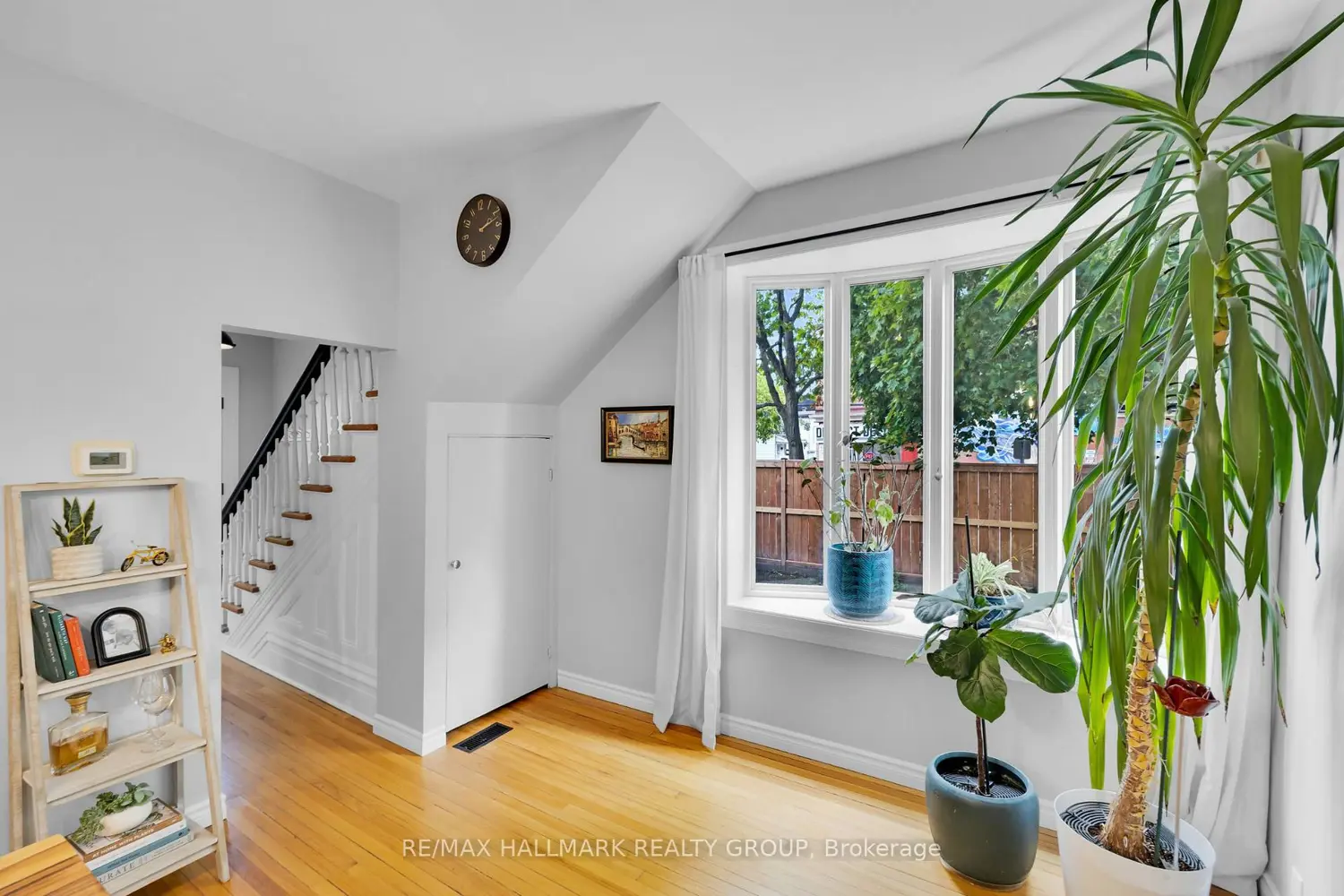 218 Carruthers Avenue photo 4