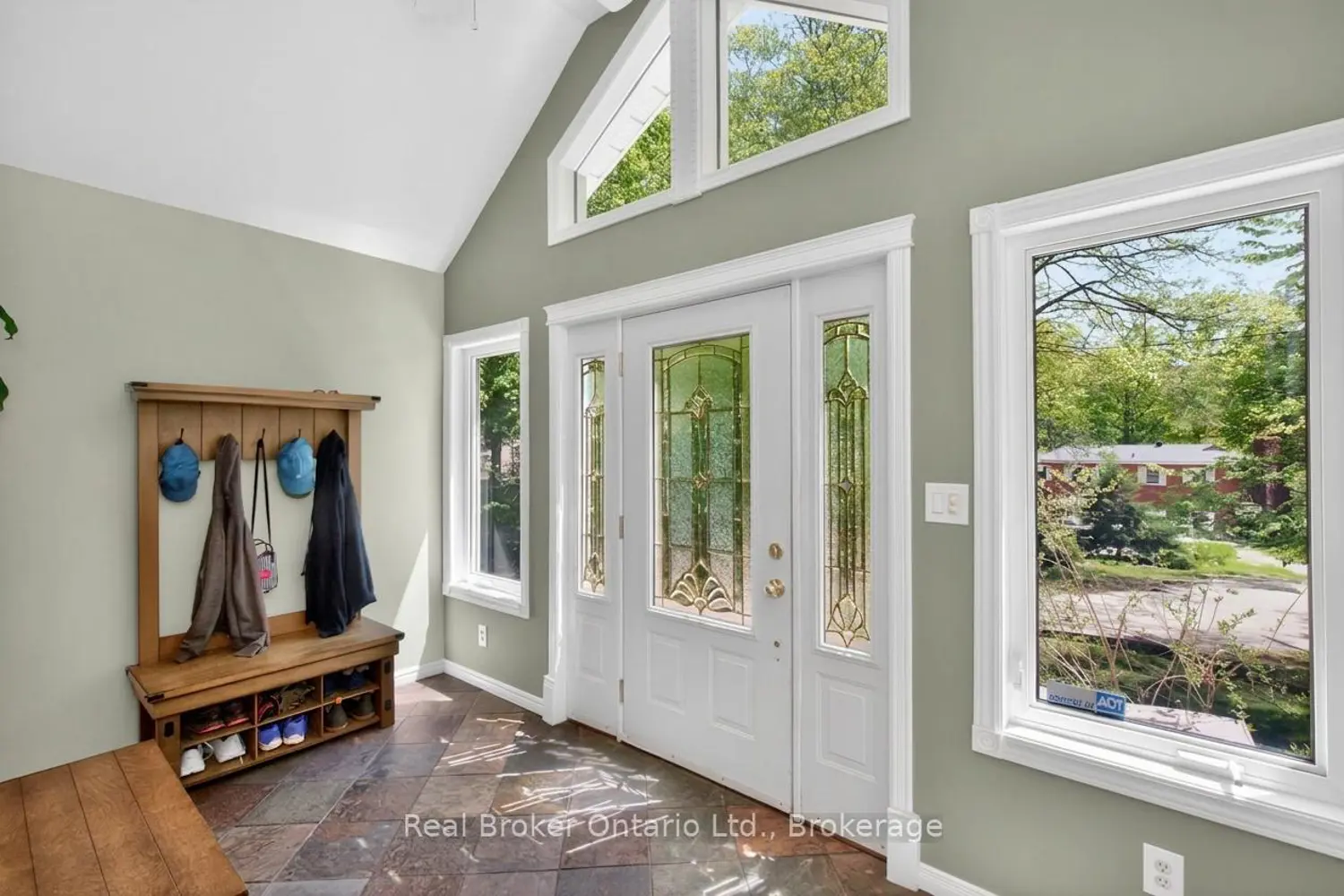 486 Forest Hill Court photo 3