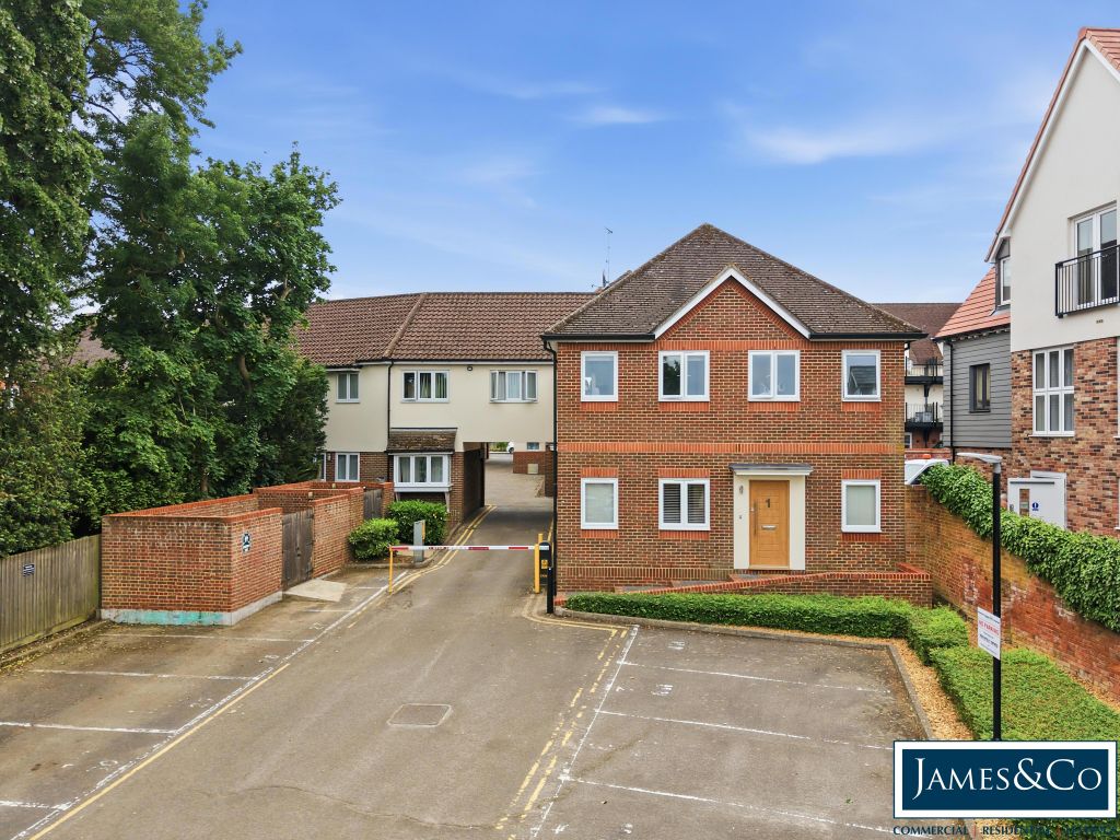 2 bed flat for saleHigh Street, Dunmow CM6