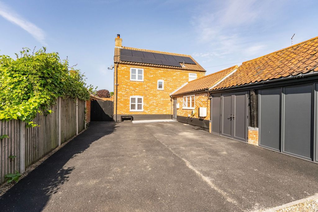 3 bed detached house for saleTheatre Street, Dereham NR19