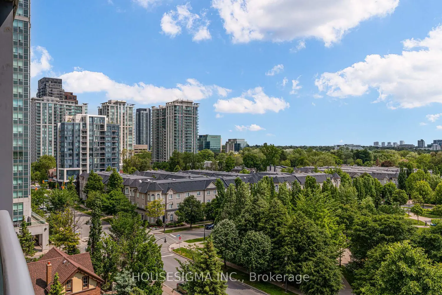 Additional image 16 of 28 Harrison Garden Boulevard 901