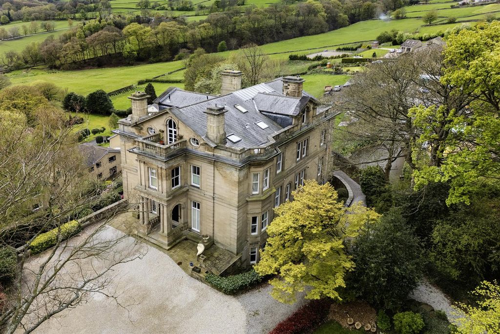 2 bed flat for saleHolywell Hall, Hollywell Green, Halifax HX4