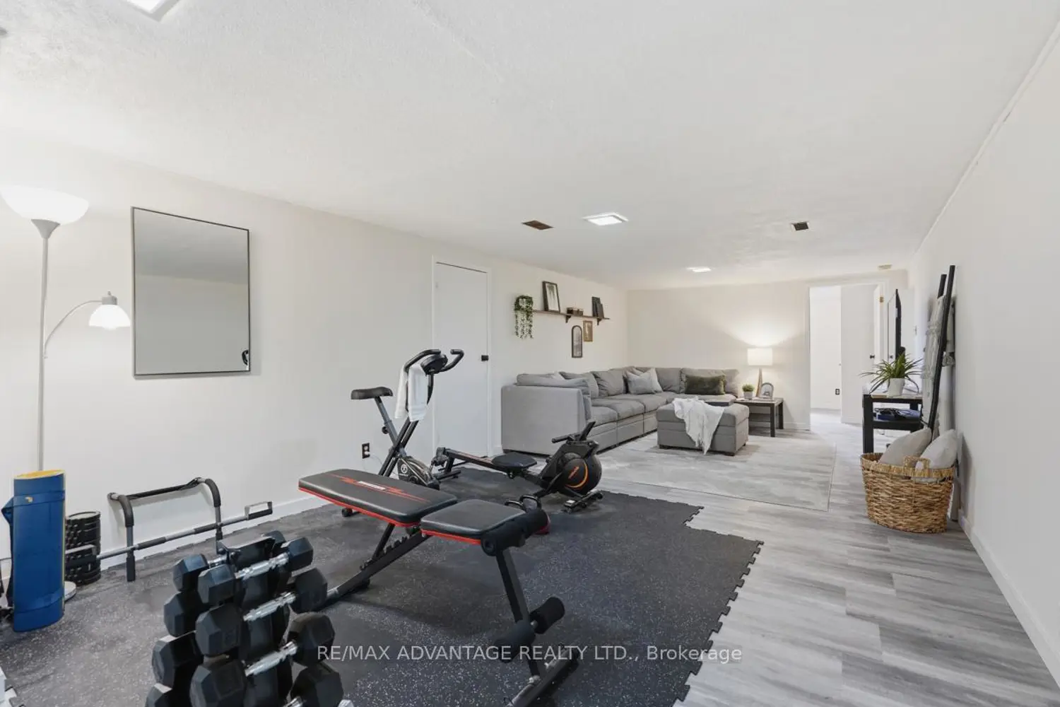 Additional image 10 of 937 Luxton Drive
