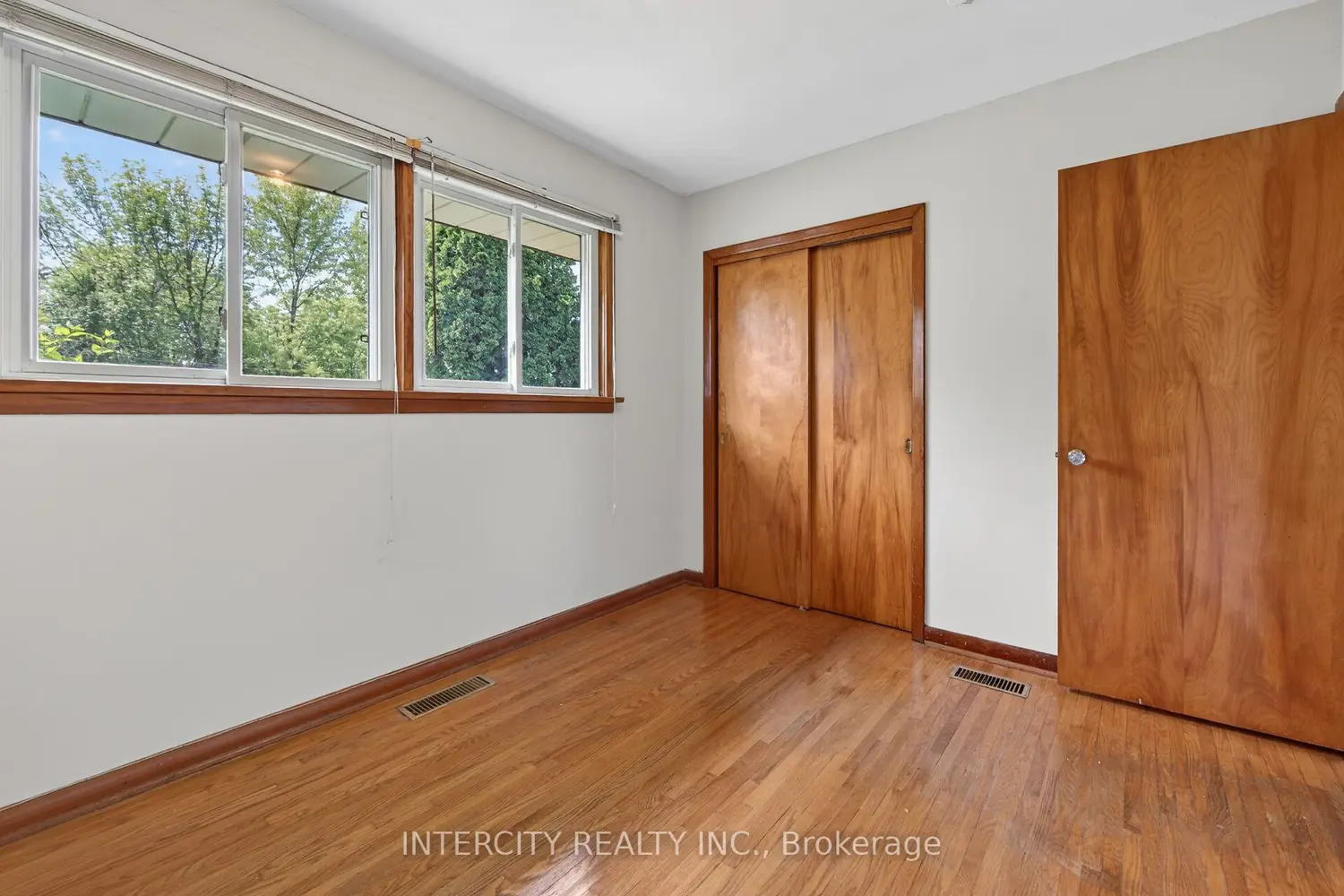 Additional image 14 of 8735 Howe Crescent