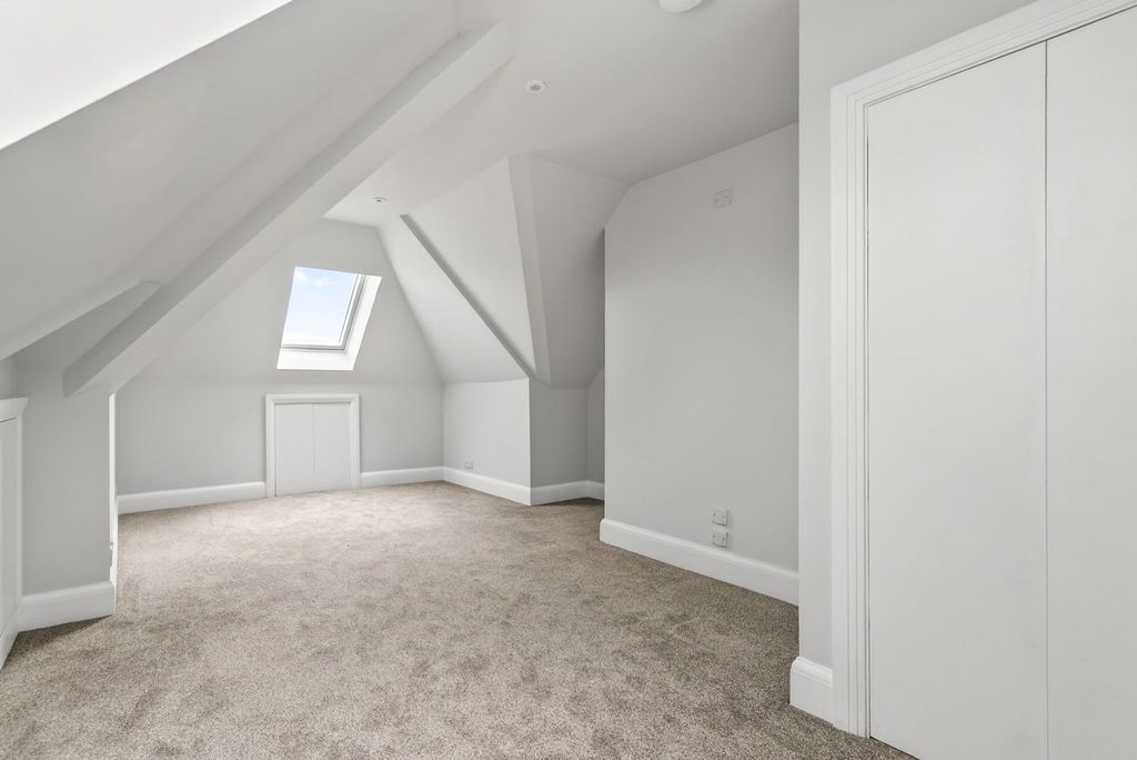 Additional image 28 of 6 bed detached house for saleWalkfield Drive, Epsom KT18