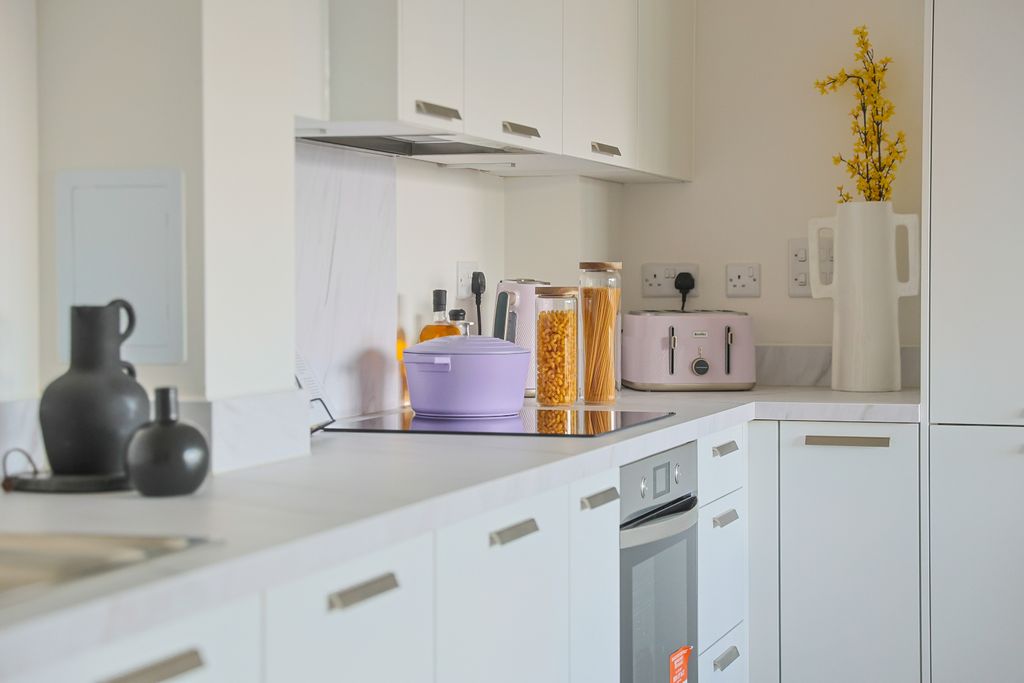 2 bed flat for saleStation Road, Edgware HA8 photo 4