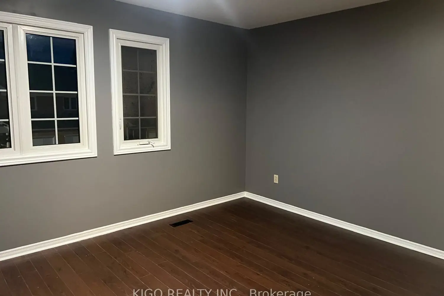 10 Bassett Boulevard 121 photo 5