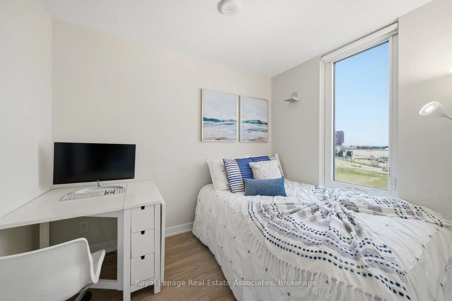Additional image 12 of 38 Monte Kwinter Court 807