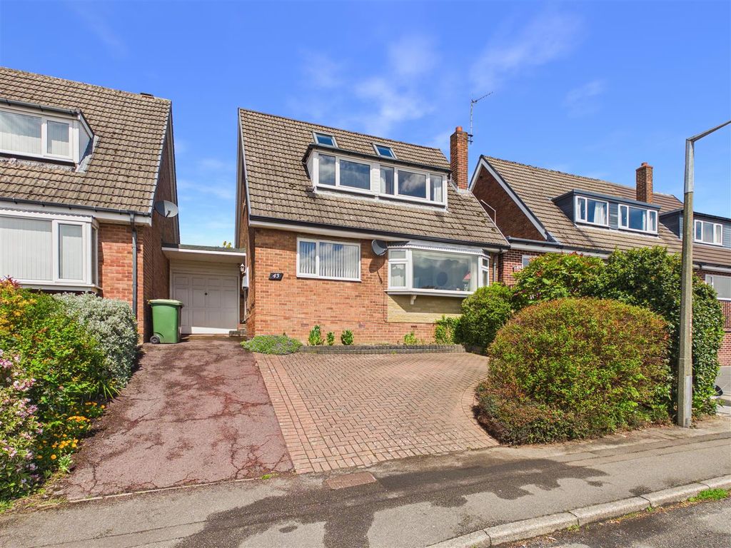 3 bed detached house for saleSummerfield Road, Dronfield S18