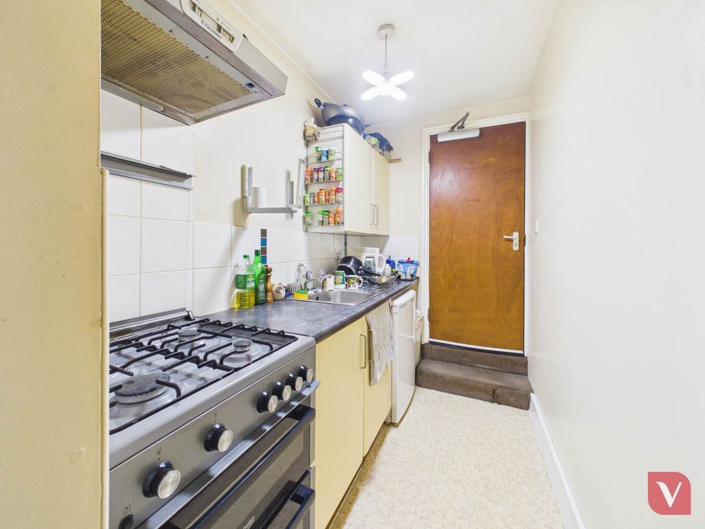 Additional image 16 of 8 bed detached house for saleHigh Street South, Dunstable LU6