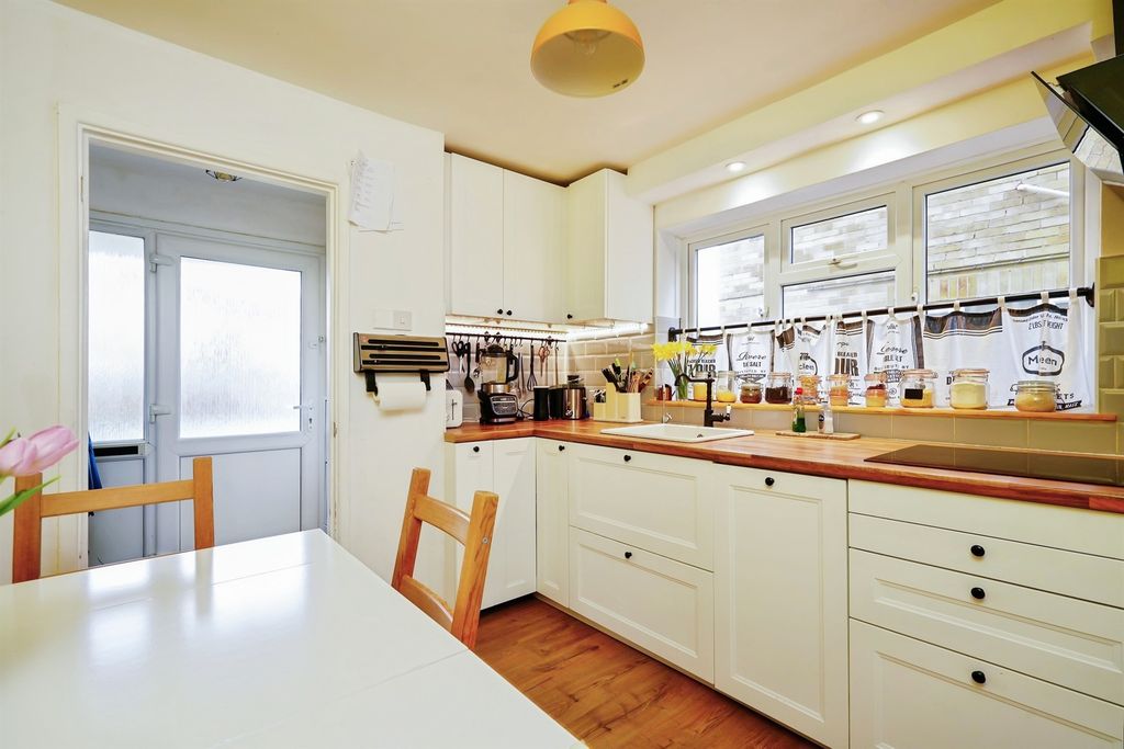 2 bed maisonette for saleMerritt Road, Didcot OX11 photo 4