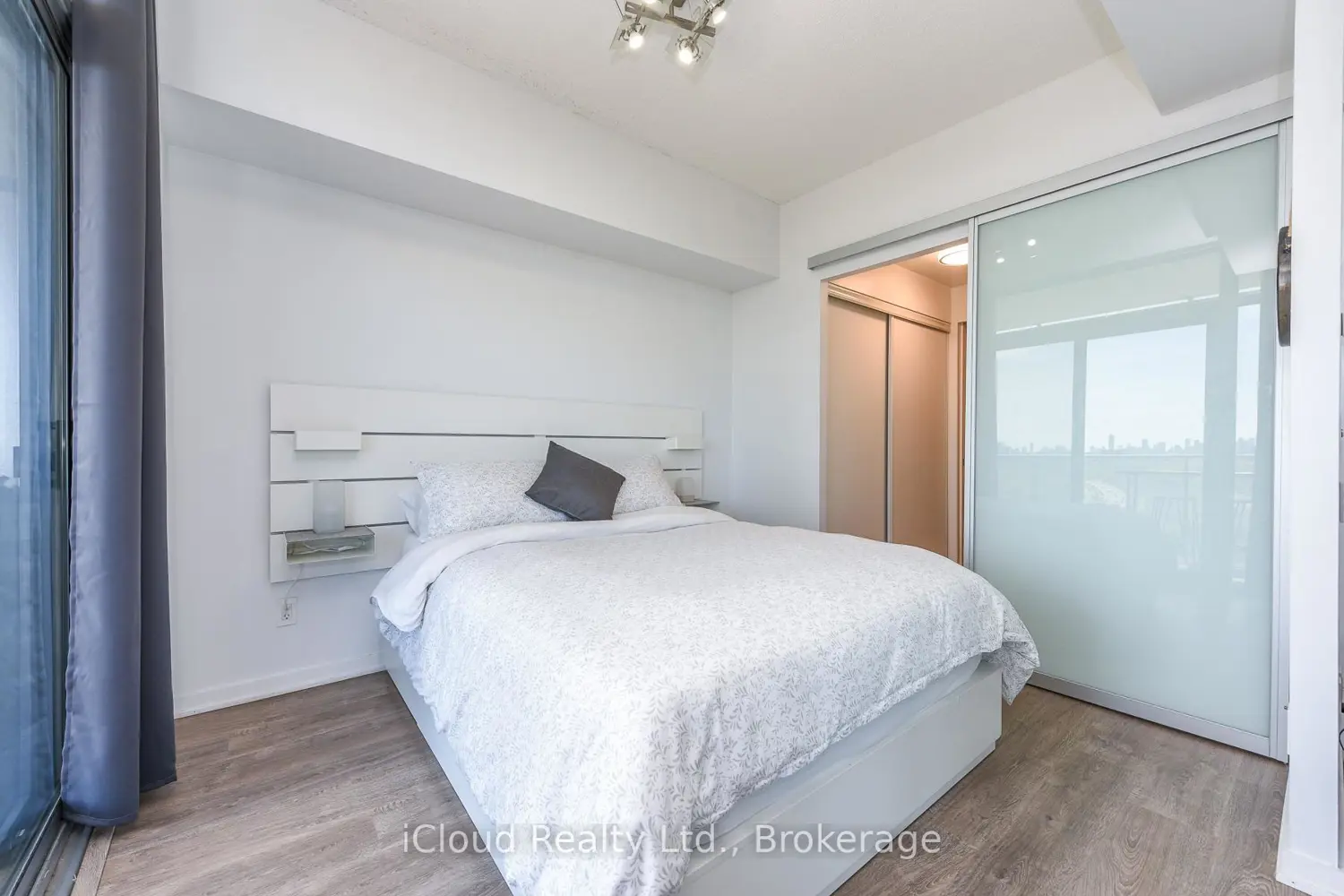 Additional image 9 of 103 The Queensway 1303
