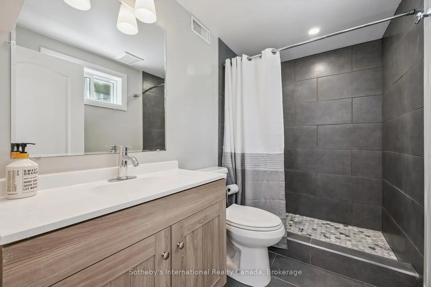 Additional image 14 of 401 Midwood Crescent