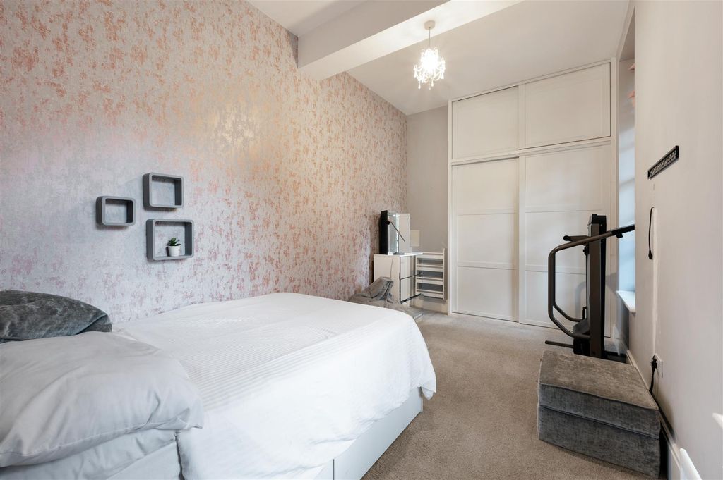Additional image 9 of 2 bed flat for saleFrinton Court, Glanville Way, Epsom KT19