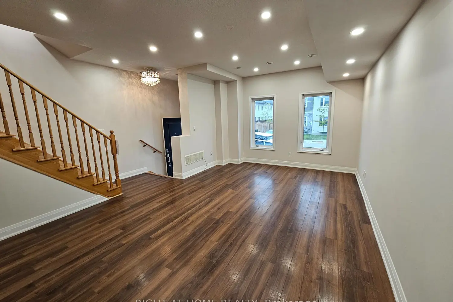 1040 Elton Way 4 photo 2