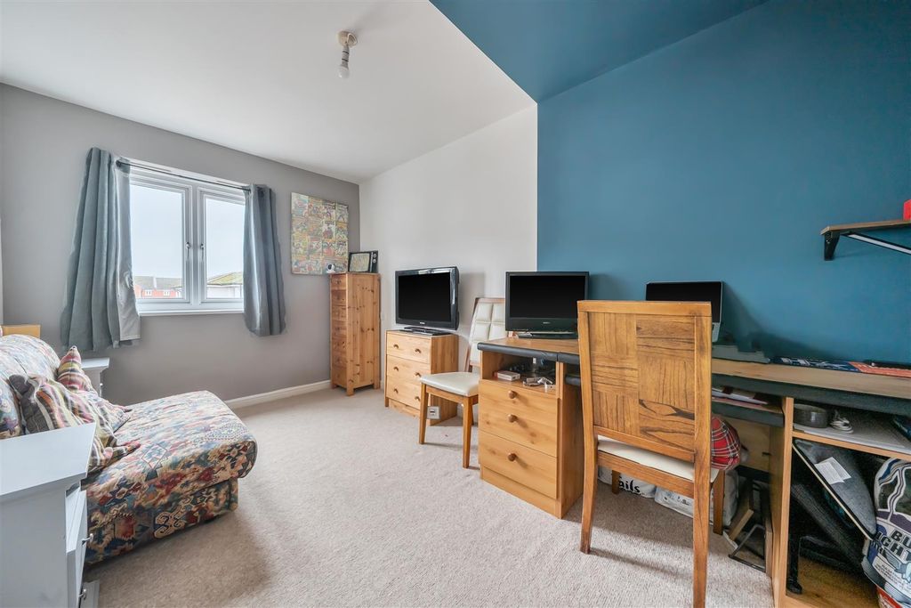 2 bed flat for saleCombe Walk, Devizes SN10 photo 5
