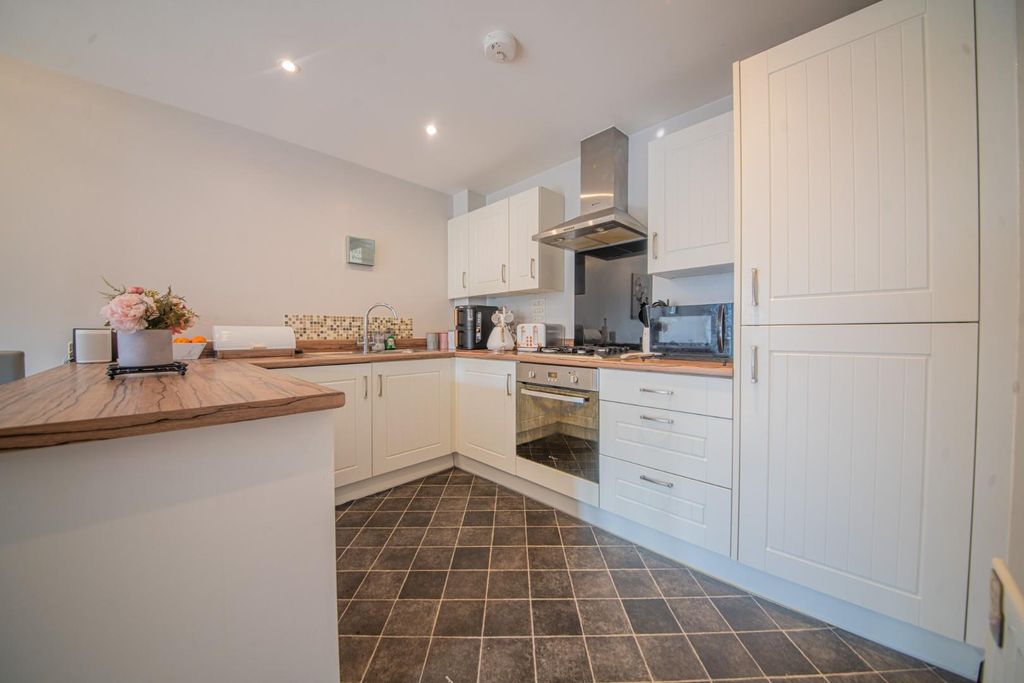 Additional image 7 of 2 bed flat for saleDakota Way, Eastleigh SO50
