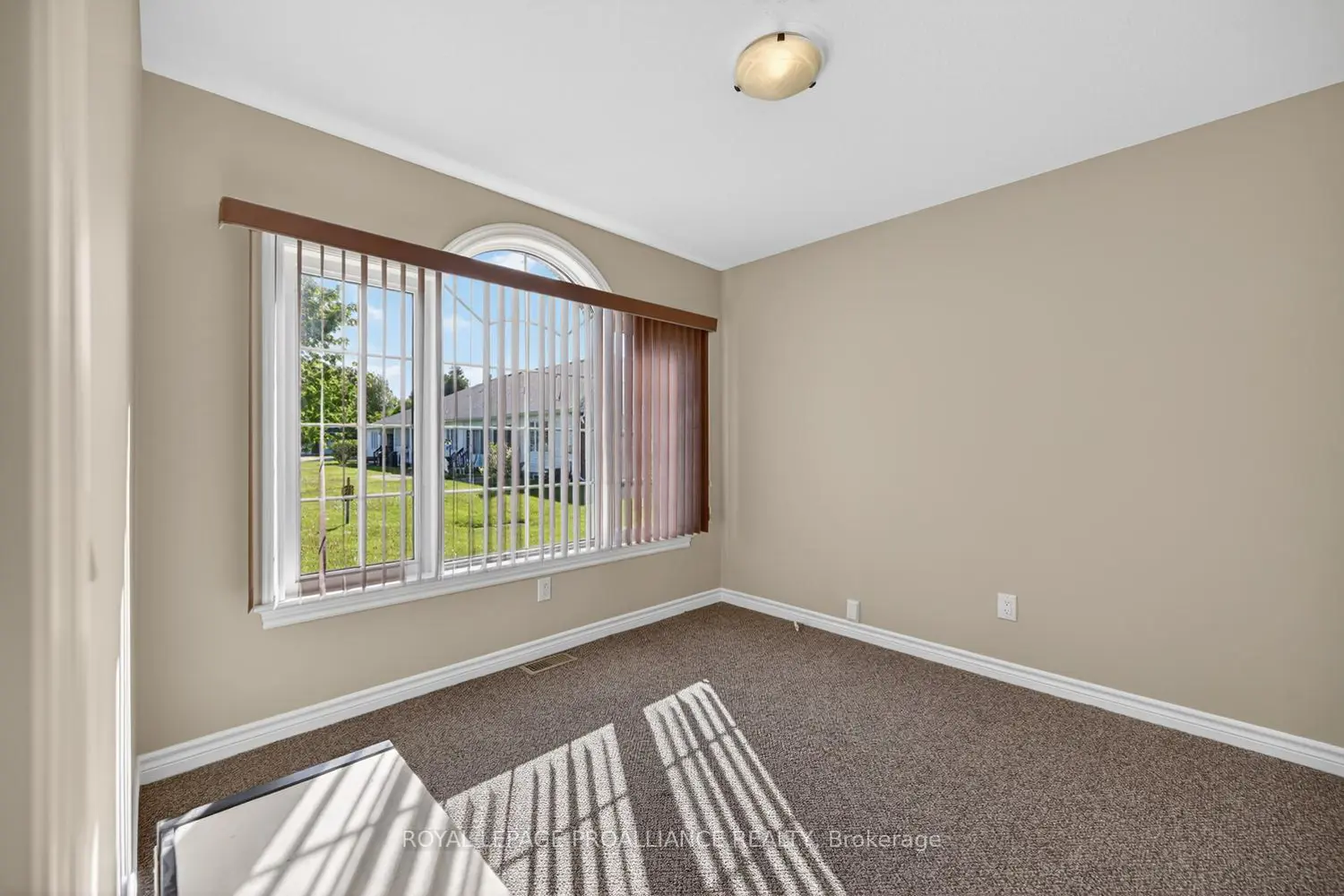 157 Steacy Gardens photo 3