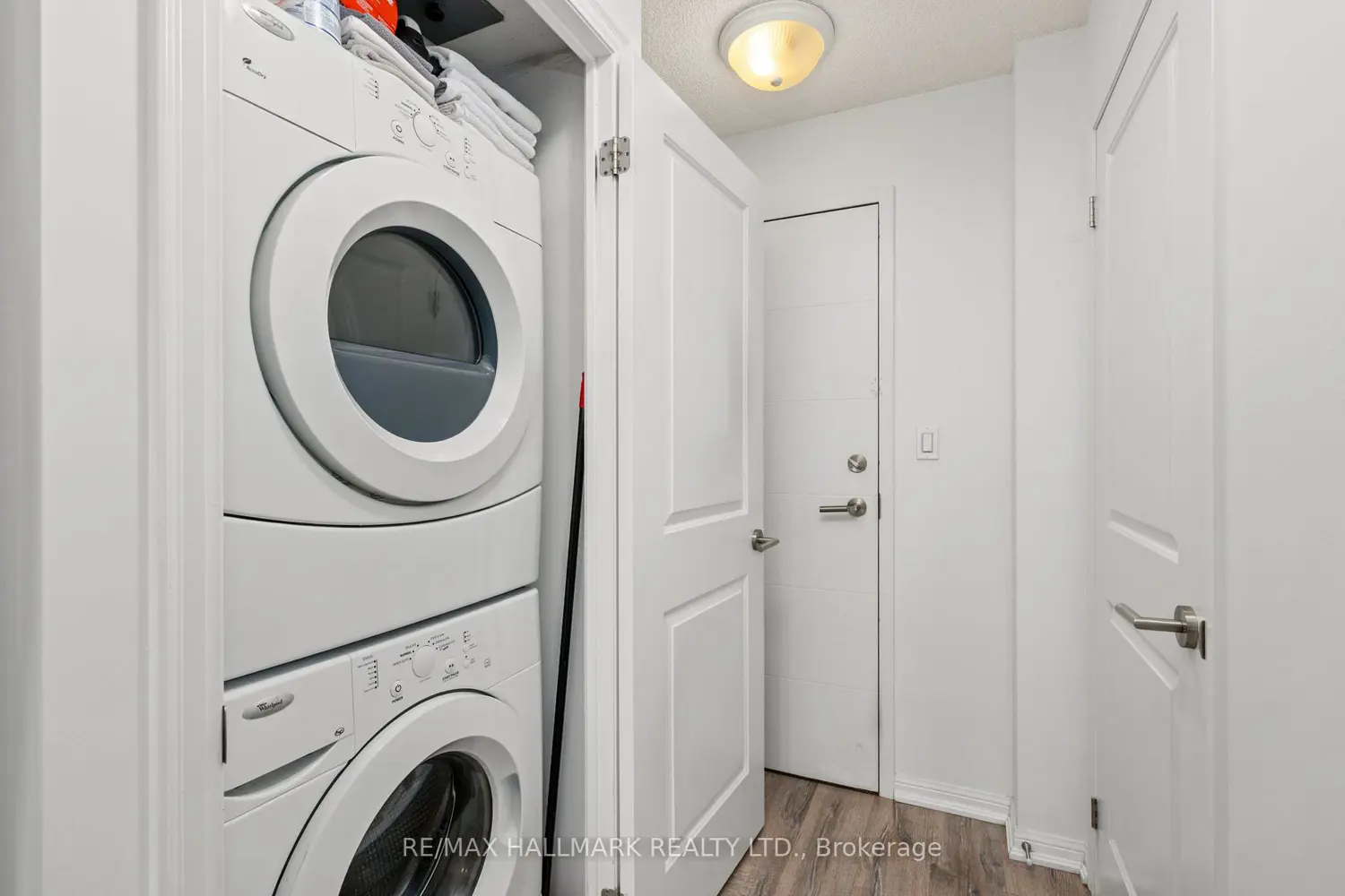Additional image 15 of 400 Adelaide Street 819