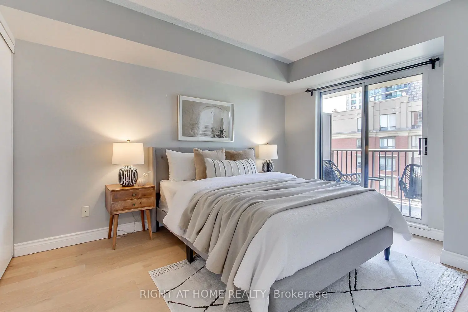 Additional image 8 of 55 Harrison Garden Boulevard 907