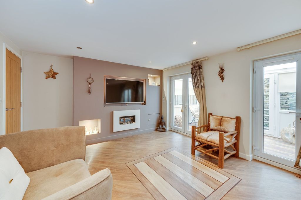 Additional image 4 of 3 bed town house for saleHolmley Lane, Dronfield S18