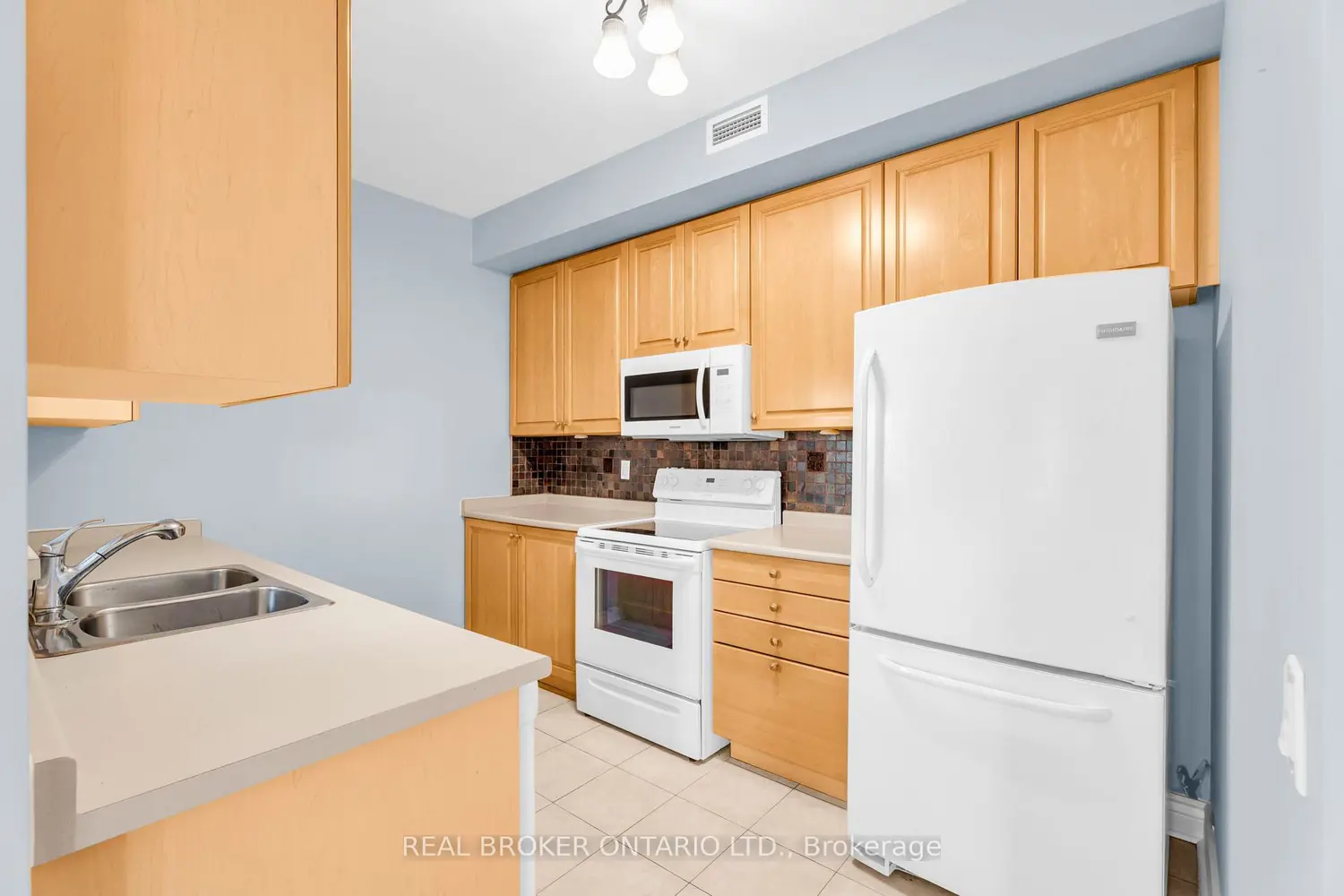 1 Belvedere Court 405