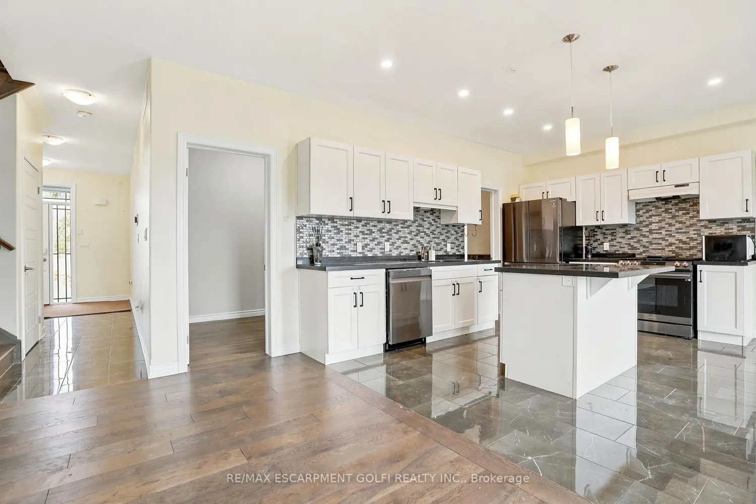 374 Viger Drive photo 5